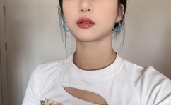 在办公室打开腿亲吻下身小说